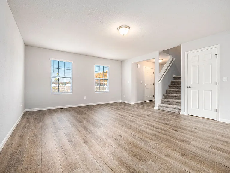 1610 Autumn Ridge Ln — Photo 6