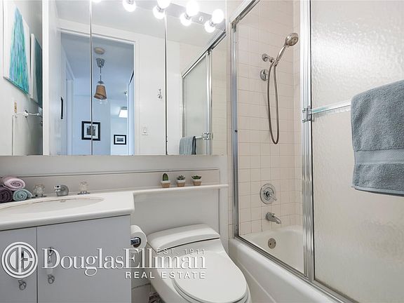 5th image of 235 E 40th St APT 36E