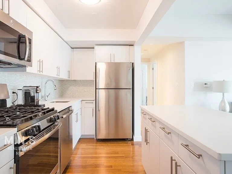 27 Albany Ave #701 — Photo 5