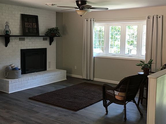 Upstairs LR with electric FP