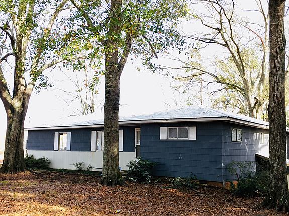 Front looking from Whitehaven Dr.