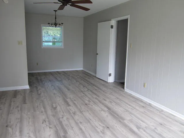 712 Newport Dr — Photo 4