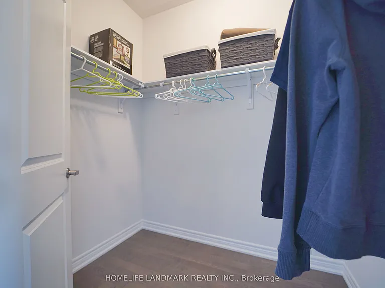 36 Thelma Dr — Photo 4