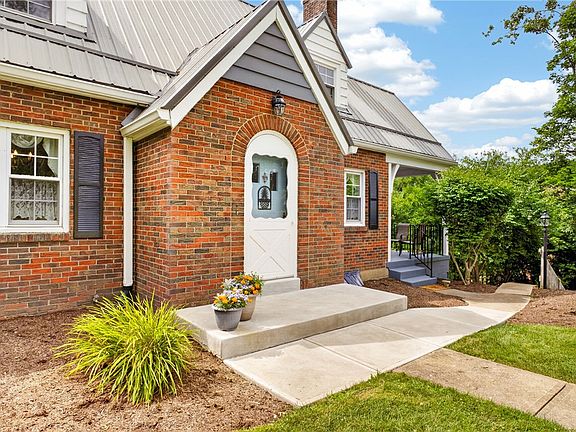 3rd image of 2848 Anderson Dr