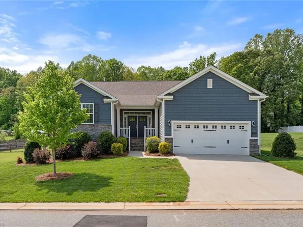 2155 Spring Wind Rd, Pfafftown, NC 27040