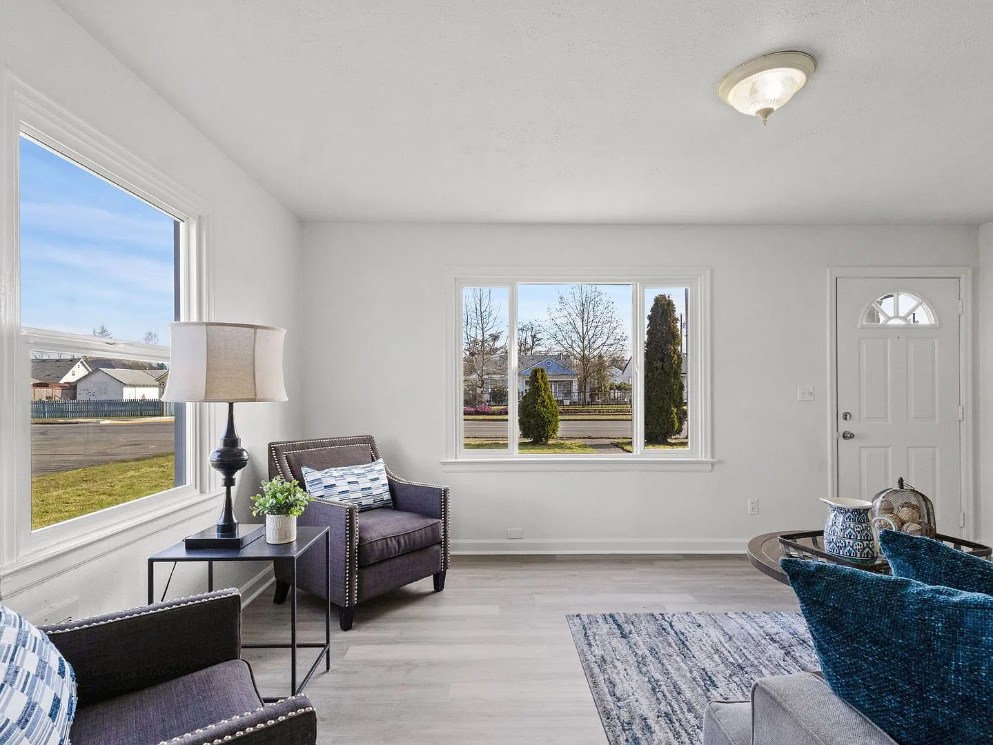 Remodeled 2BR/1.5BA + Upstairs Bonus Loft | Low $1,000 Deposit — Photo 3