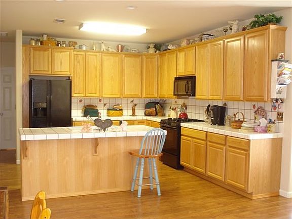 Kitchen has alot of Oak cabinets