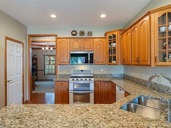 4th image of 13596 Glenbrook Dr