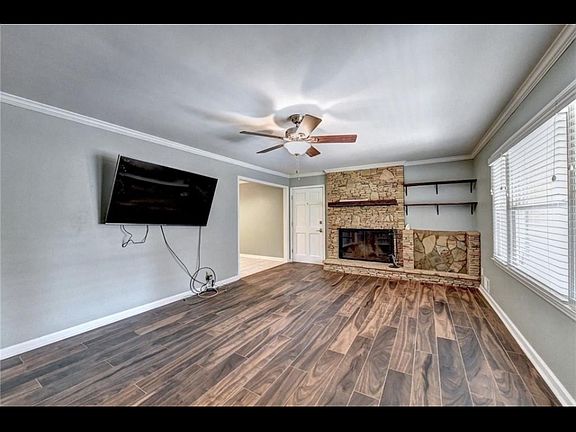 4th image of 515 Rivercrest Dr