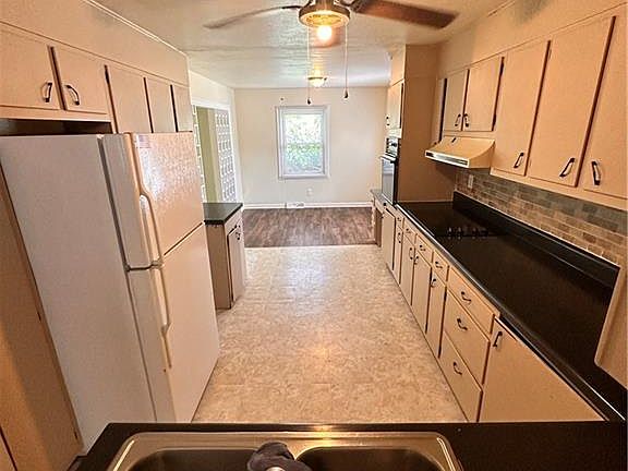 5th image of 1403 Woodbriar Ave
