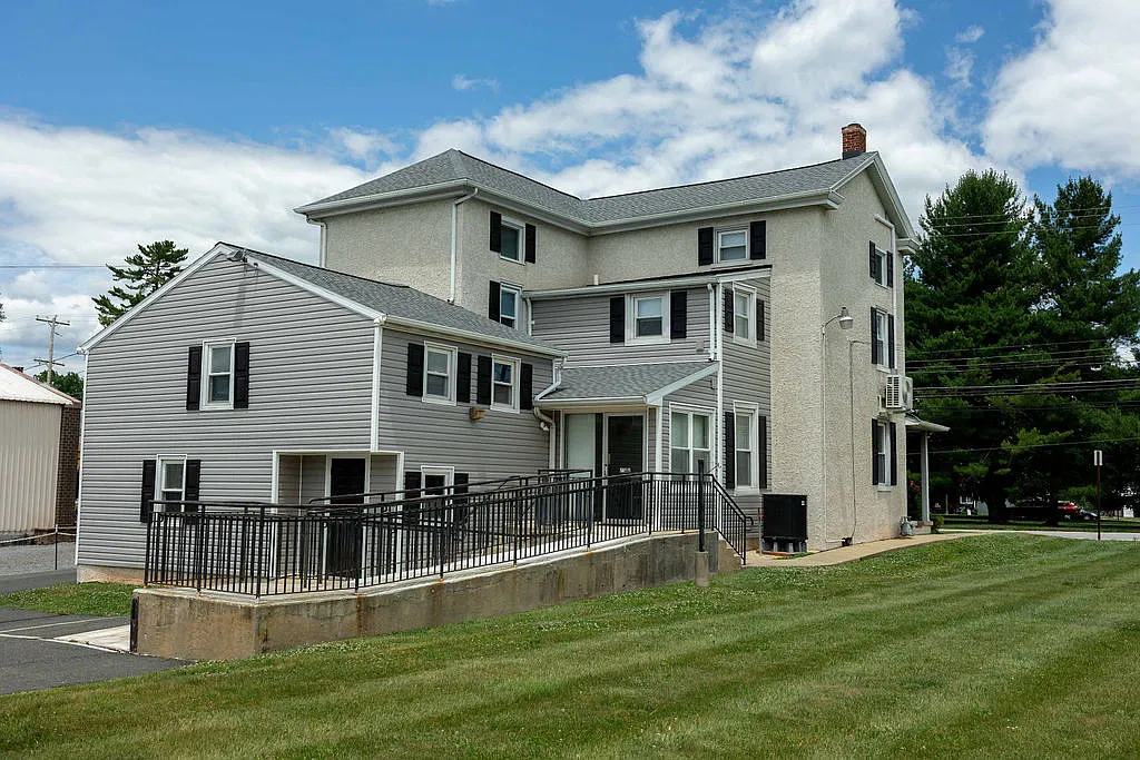 4 bed, 1700 sqft, $2,850 — Photo 2