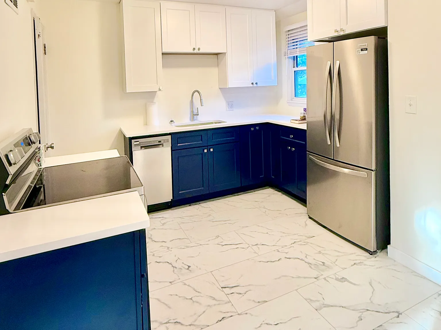 2 bed, 1280 sqft, $2,075 — Photo 2