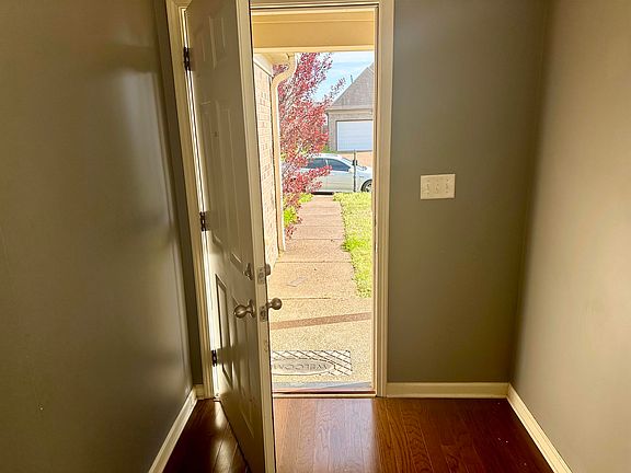 4th image of 10064 Woodlee Cv