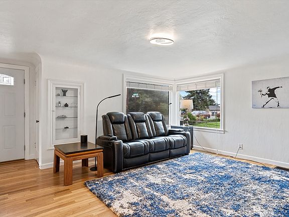 2nd image of 1115 S National Avenue