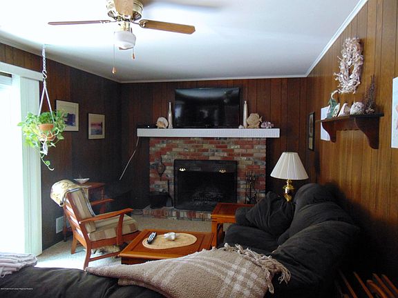 5th image of 825 Donegal Ct