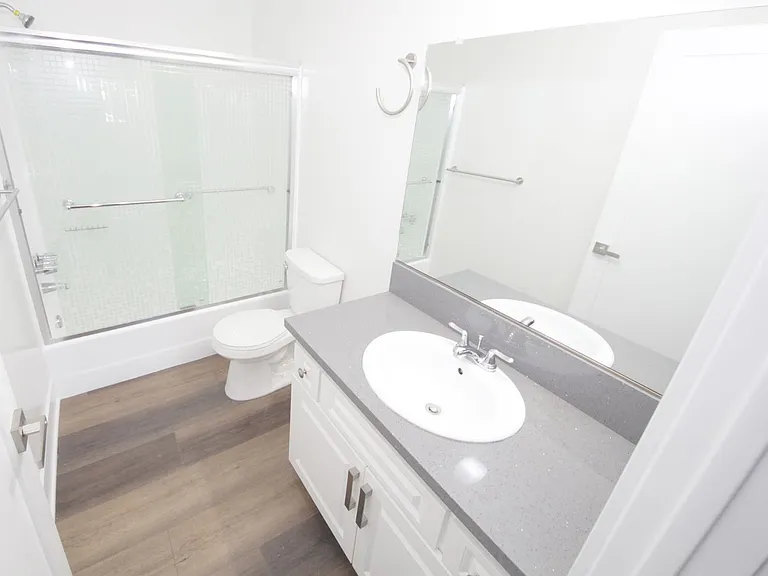 Shelby Expo Apts. — Photo 12