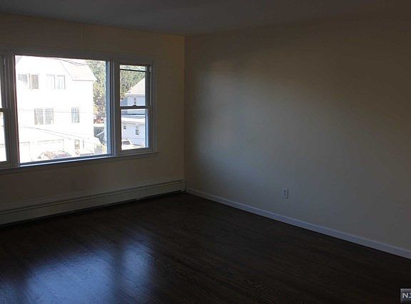 5th image of 44 Memphis Ave #2
