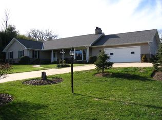 733 Gash Rd, Mills River, NC 28759