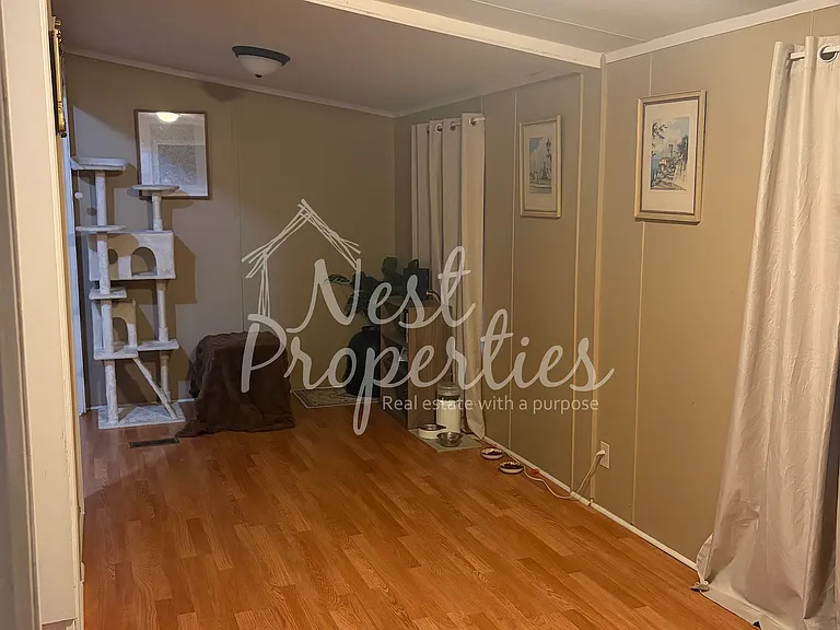 560 Mack St — Photo 4