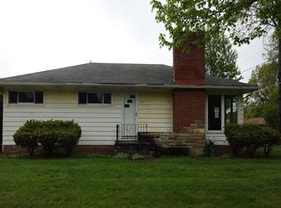 6391 Alexandria Dr, Parma Heights, OH 44130