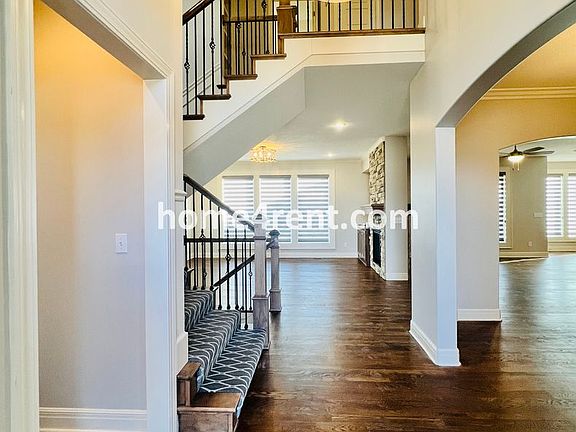 5th image of 8903 W 165th Ter