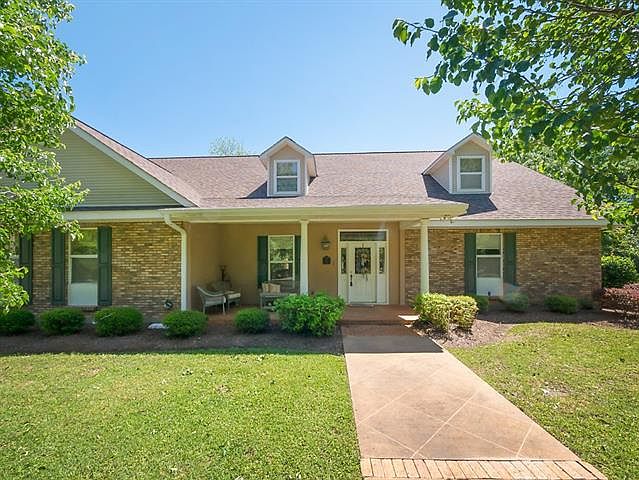 1st image of 1109 Hillcrest Dr
