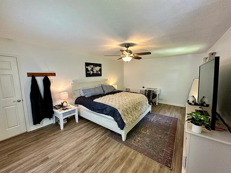 10117 Wolf Den Ln — Photo 11