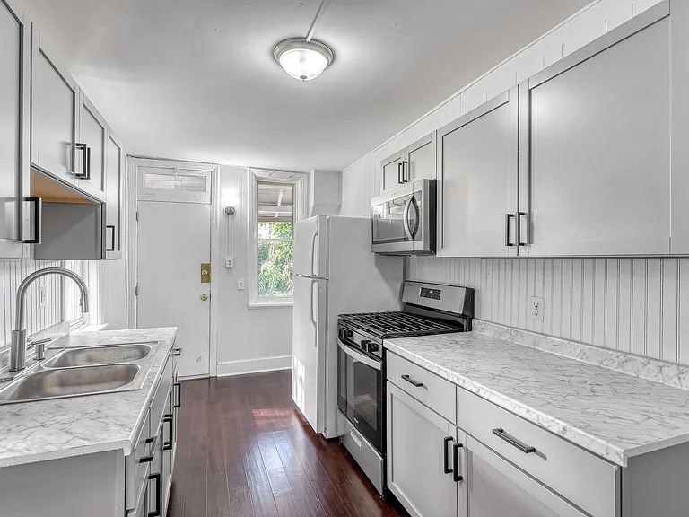645 Camp St — Photo 3