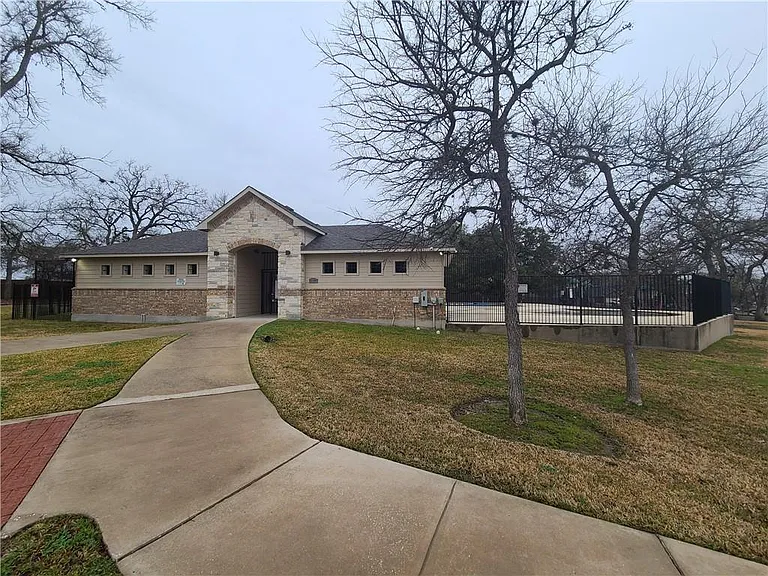 5704 Levenwood Ln — Photo 26