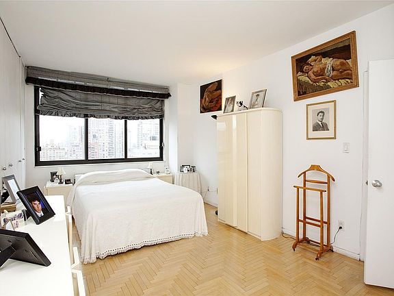 4th image of 343 E 74th St #Ph1b