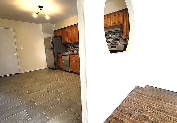 5th image of 170-20 Lithonia Ave #1L