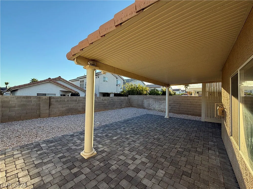 3 bed, 2.5 bath, 1631 sqft, $1,895 — Photo 3