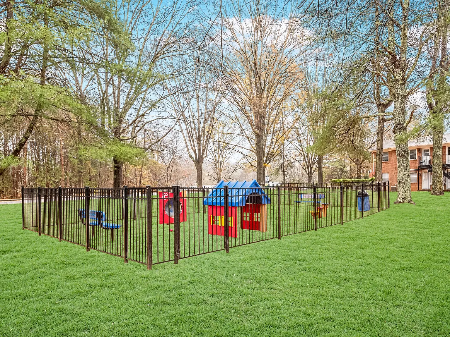 Cedar Hills Apartments and Towhomes — Photo 4