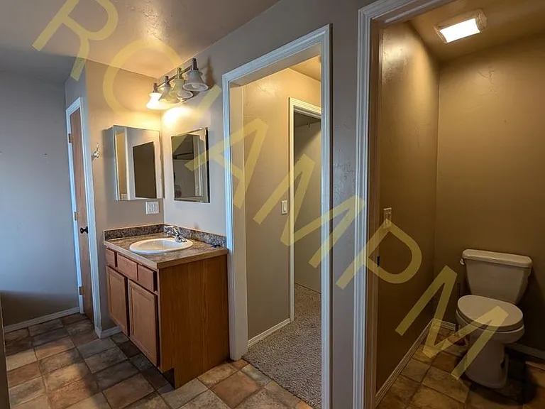 424 N Main St — Photo 12