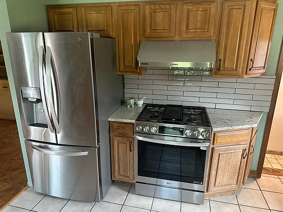 4th image of 14165 Regis St