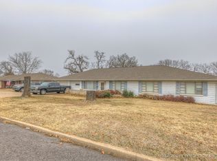 209 E Saddle Rock Rd, Sand Springs, OK 74063