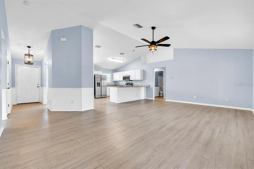 3 bed, 2.0 bath, 1569 sqft, $2,200 — Photo 4