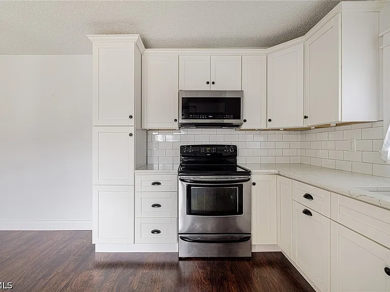 1418 Park Shore Cir #3 — Photo 5