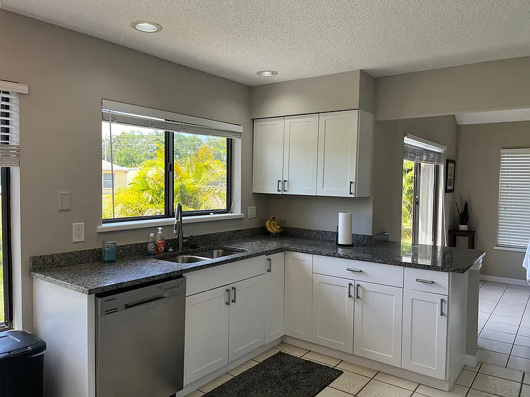 3918 Shady Glen Ln — Photo 9
