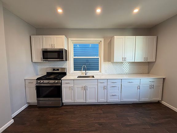 2nd image of 224 N 9th St Floor 2