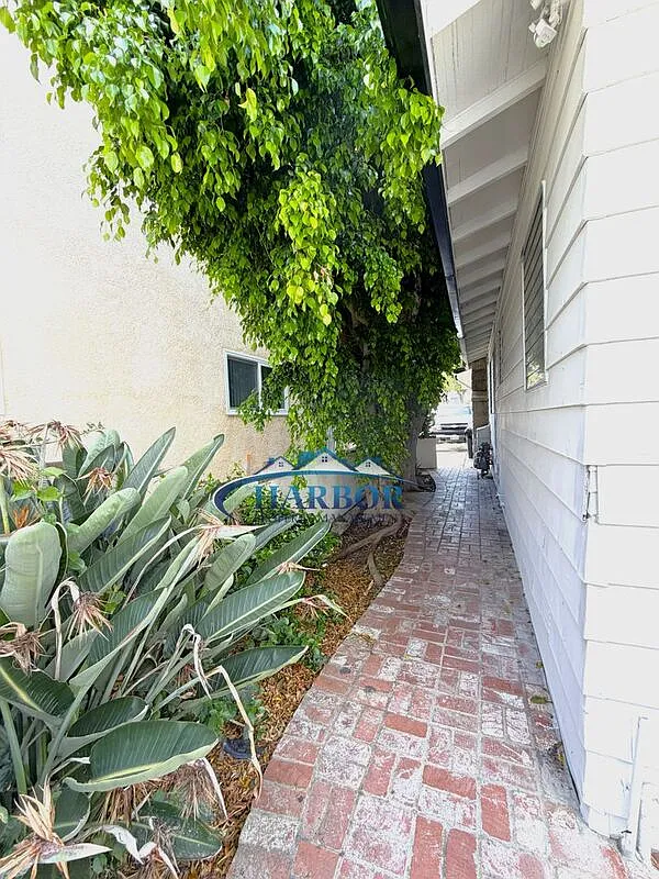 Building Photo - 1054 W 23rd St #1056