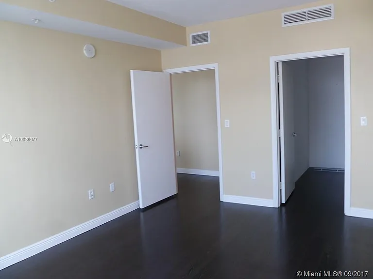1900 N Bayshore Dr #2120 — Photo 5