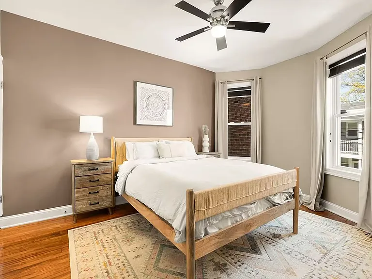 637 Keefer Pl NW — Photo 2