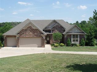 885 E Southernview Rd, Ozark, MO 65721