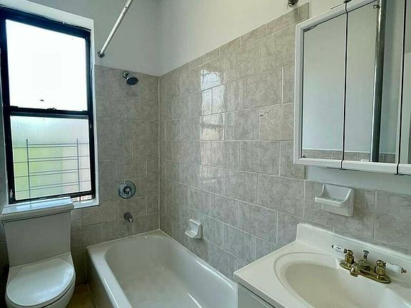4th image of 560 W 170th St APT 6a