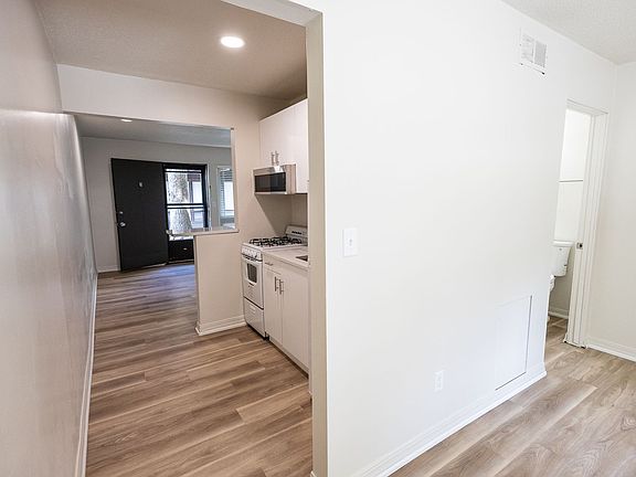 4th image of 104 S 8th St APT 1