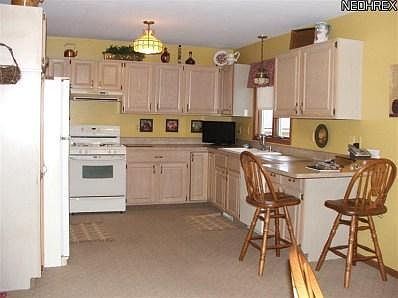 4th image of 285 Raymond Dr