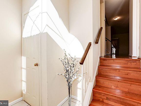 2nd image of 1329 Templeton Pl