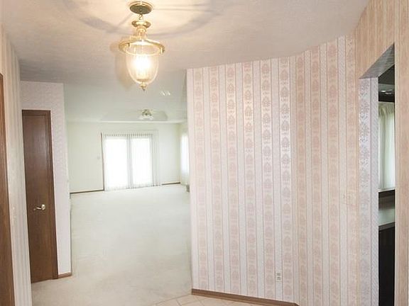 5th image of 2121 Nye Dr