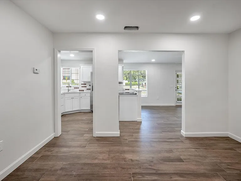 834 Jefferson Ave — Photo 11